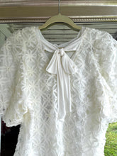 Load image into Gallery viewer, Floral and Lace Puff Sleeve Top