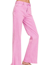 Load image into Gallery viewer, Acid Wash Frayed Hem Jeans
